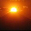 千葉の鋸山ロープウェーは4月20日、富士山頂に太陽が重なる「ダイヤモンド富士」鑑賞用の臨時便を運行する。写真は「ダイヤモンド富士」のイメージ