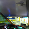 フリーゲージトレイン新試験車両の運転室内。運転台はやや左にオフセットした配置
