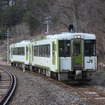 JRの普通列車用全線フリー切符「青春18きっぷ」は消費税率の改定により今夏発売分から350円の値上げだが、切符の効力は従来通り。写真は釜石線の普通列車。