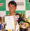 10月にツインリンクもてぎで開催される「Moto GP 日本グランプリ」のPRイベントに、自前の革つなぎで参加したチュートリアル福田充徳さん