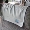 1号車：枕カバーはオーガニックコットンを使用。富士吉田市の伝統産業「ふじやま織」の技術で織り上げた特製品だ。