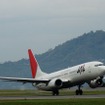 日本航空のボーイング737-800。（2012年4月撮影）