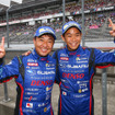 GT300ポールの佐々木孝太（左）と井口卓人。