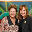 ブラジルのジルマ・ルセフ大統領とGMのメアリー・バーラCEO