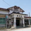 「ほくてつ電車まつり」の会場となる鶴来駅の駅舎。