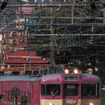 小樽駅で転線作業を行う711系。専用のヘッドマークが掲出されていた。