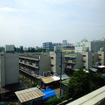 東京モノレール初の中間駅である大井競馬場駅からレース場を眺める
