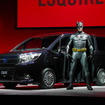 トヨタ エスクァイアの発表イベントには本物のバットマンも登場した