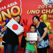 11月23日、シンガポールで小中学生UNOアジア決勝が行なわれ、日本代表として参戦した阿部隼士選手（8歳）が見事優勝した