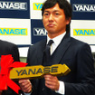 Eクラスを手にした長野久義選手（2014ヤナセ・ジャイアンツMVP賞贈呈式、2014年12月24日）
