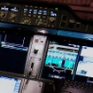 【A350 XWB／デモフライト】　カーナビのような「飛行場誘導システム（OANS）」が導入されており、現在地（格納庫内）がしっかり表示されている。