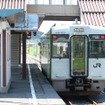 5月30日のダイヤ改正にあわせ、陸羽東線と石巻線の列車は全てキハ110系に置き換えられ、キハ40・48形の運用が消滅する。写真はキハ110形。