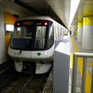中野坂上駅を発車する12-000形2次車。12-600形の増備により2016年6月までに姿を消すことになる。