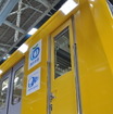 西武鉄道は4月18日から運行を開始する「黄色い6000系電車」のラッピング作業を公開した。ラッピングが完了した乗務員室ドア