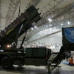 防衛省は実物の「ペトレオットミサイル発射機」を展示。