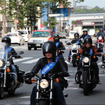 女性ハーレーライダーたちが銀座を交通安全パレード