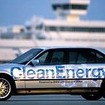 BMWが水素自動車を公開、日本初の走行試験