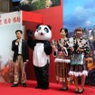 中国ブースのPRを行うパンダのキャラクター