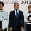 グランプリに輝いた毛利悠子さん（右）。左はオーディエンス賞を獲得した久門剛史さん