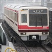 北急は大阪市地下鉄御堂筋線と相互直通運転を行い、大阪市中心部と千里中央を結んでいる。写真は北急の電車。