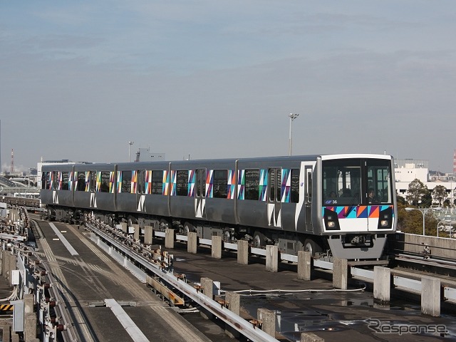 横浜シーサイドラインの列車。原則として自動運転を行っているため、運転士が列車に乗って運転することはほとんどない。