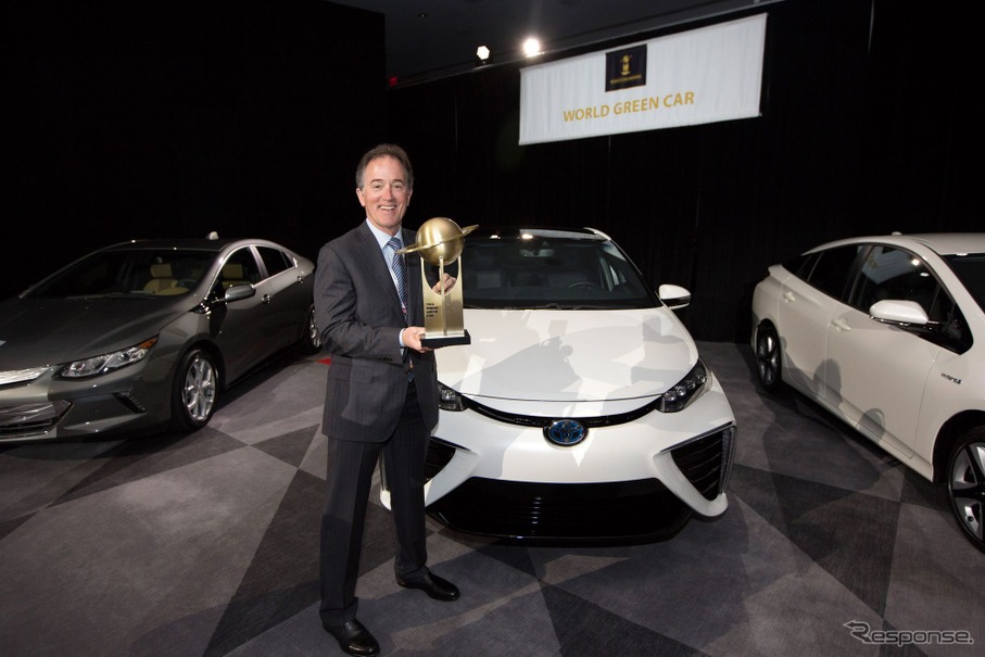 2016ワールドグリーンカー賞を受賞したトヨタMIRAI（ニューヨークモーターショー16）