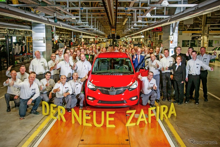 オペルのドイツ・リュッセルスハイム本社工場から、改良新型ザフィーラの量産第一号車がラインオフ
