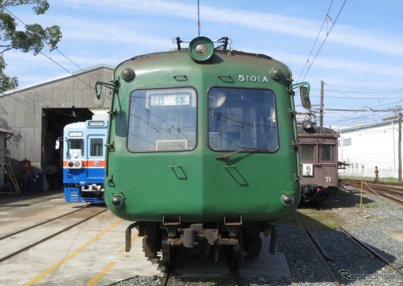 熊本電鉄は「青ガエル」こと5000形（写真中央）の運転体験イベントを11月に行う。