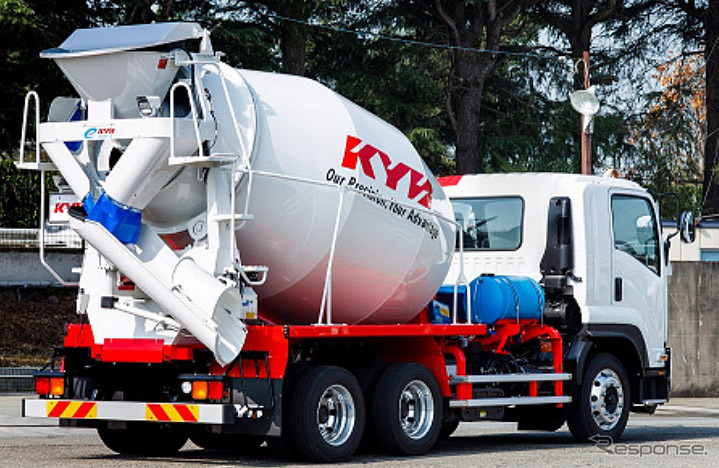 KYB 軽量型コンクリートミキサ車 MR5030L（オプション装着車両）