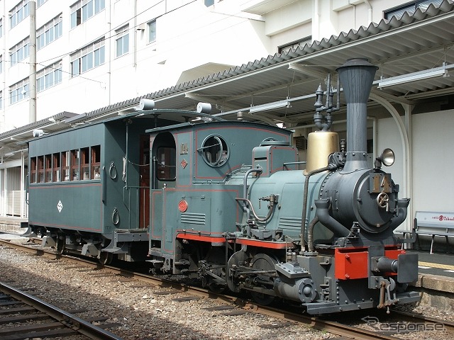 伊予鉄道は2018年4月をめどに持株会社制に移行する。写真は伊予鉄道の松山市内線で運行されている『坊ちゃん列車』。