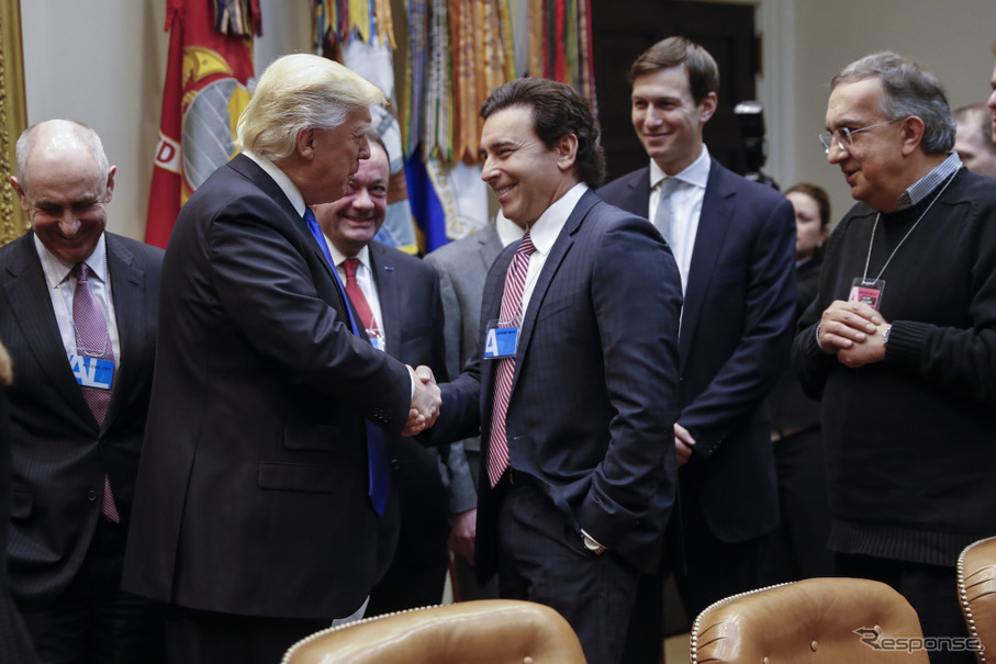 トランプ大統領と会談するフィールズ氏（24日）　(c) Getty Images