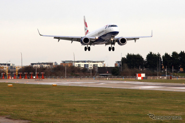 ロンドン・シティ空港から飛び立つBAシティフライヤー機