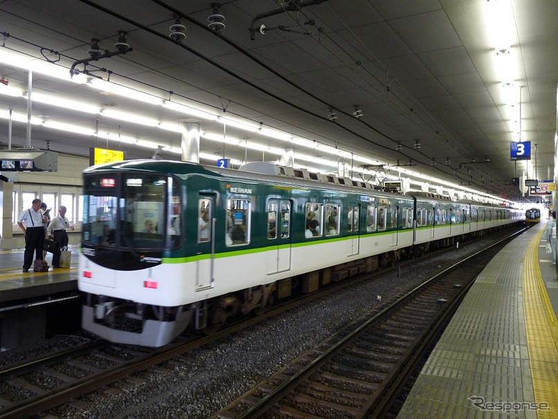 京阪本線の京橋駅。2020年度をめどにホームドアが導入される。