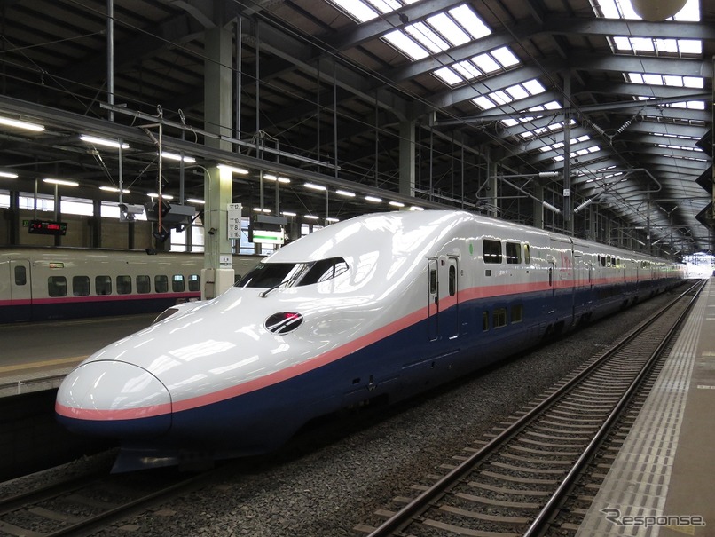 上越新幹線で運用されている2階建て車のE4系。E7系の導入により2020年度末に引退する。