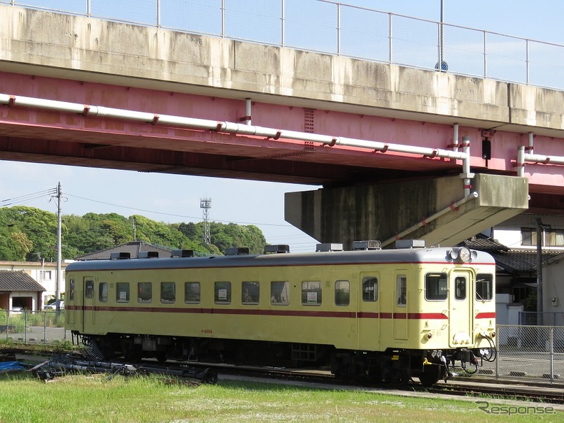 平成筑豊鉄道の車両基地にあるキハ2004。動態保存の構想がある。