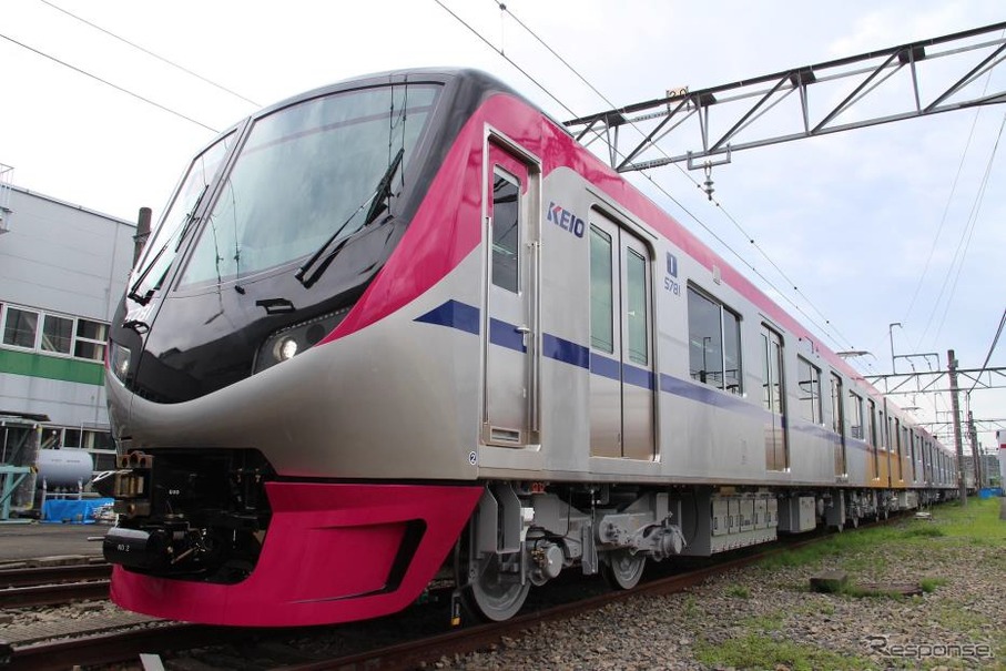 このほど完成した5000系。9月29日から通常列車での運用が始まる。