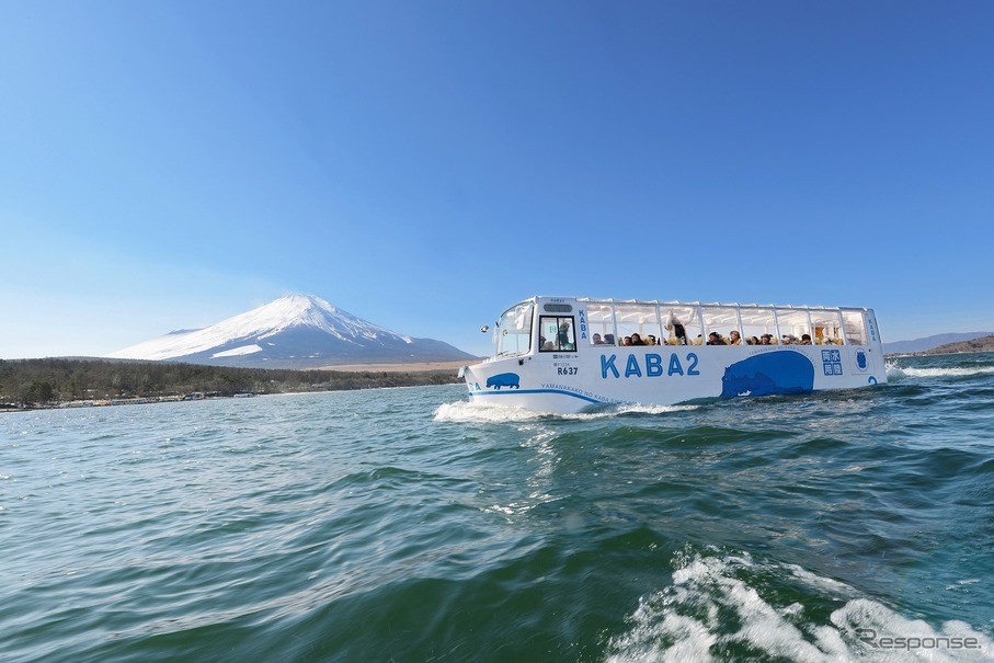 水陸両用バス「YAMANAKAKO NO KABA」で春節の機会に来日する観光客を「熱烈歓迎」。