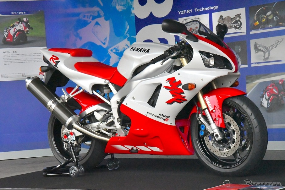 ヤマハのスーパースポーツバイク初代YZF-R1（1998年）。生誕20周年を記念した「Anniversary YZF-Rオーナーズミーティング」が開催された