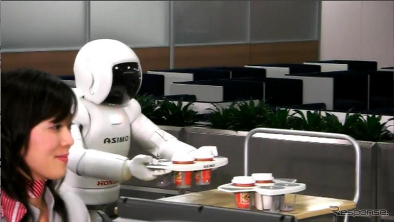 ［動画］飲み物をサービスしてくれるホンダ『ASIMO』