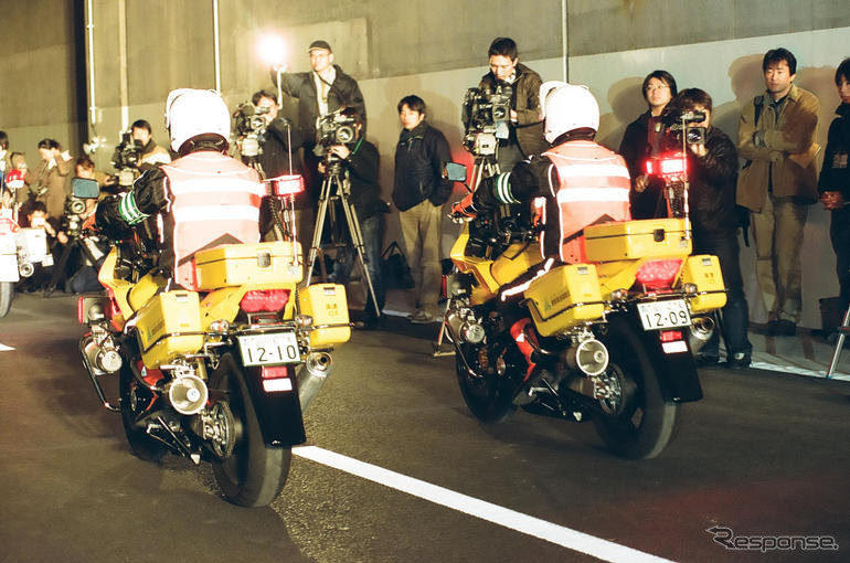 首都高バイク隊、通行規制に出動