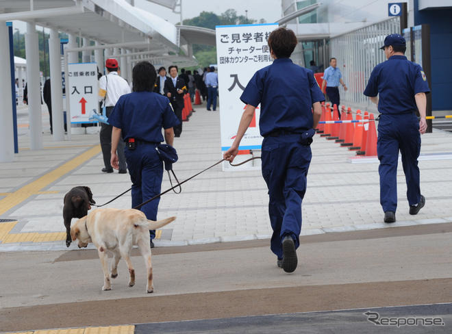 静岡空港にも麻薬探知犬が出張