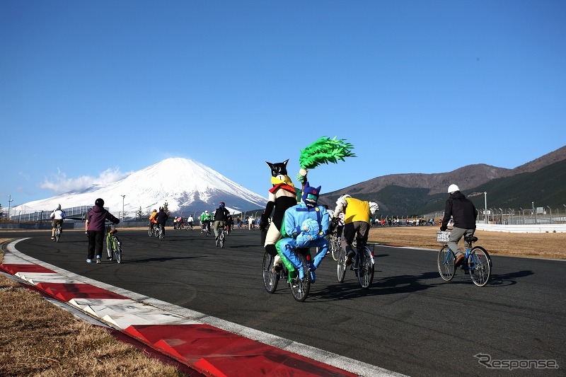 コースを走る参加者