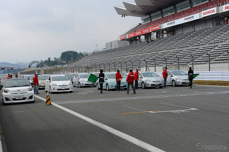 ハイブリッド車だけのレースが開催される（写真は3月に行われたイベント内のハイブリッドチャレンジ）