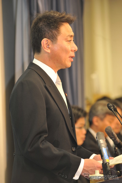 菅内閣の再任大臣として就任会見に望む前原国交相（8日22時）　撮影＝中島みなみ