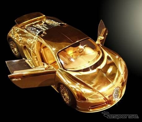 純金製ヴェイロンの18分の1のスケールモデル