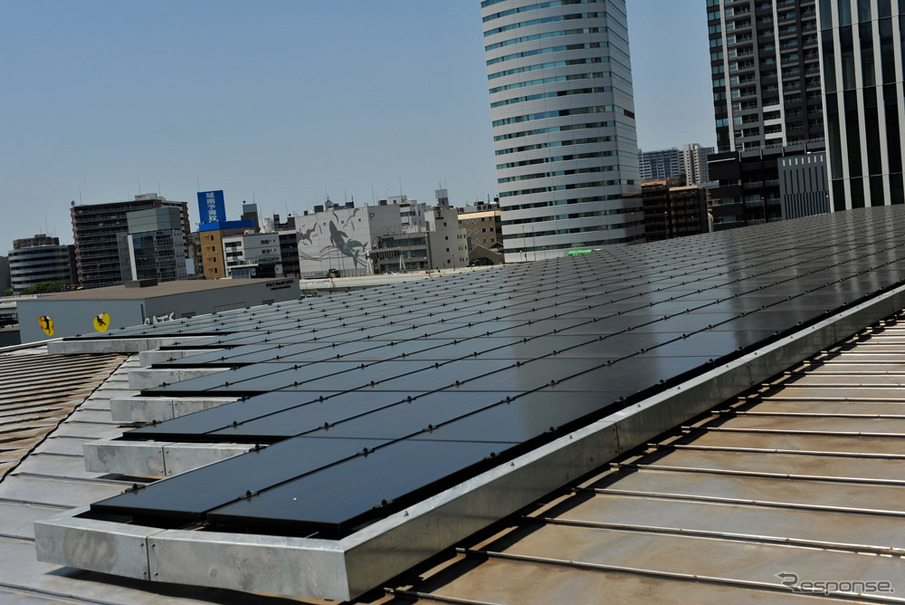 日産グローバル本社に設置された太陽電池パネル