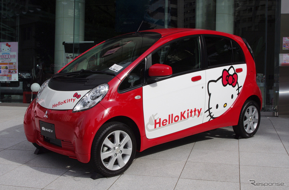 ハローキティ仕様の三菱 i-MiEV。現在のところ市販の予定はない。