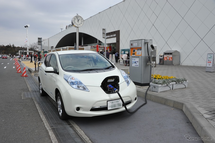 写真は、エクスパーサ海老名に設置されたEV用急速充電器（神奈川県海老名市）