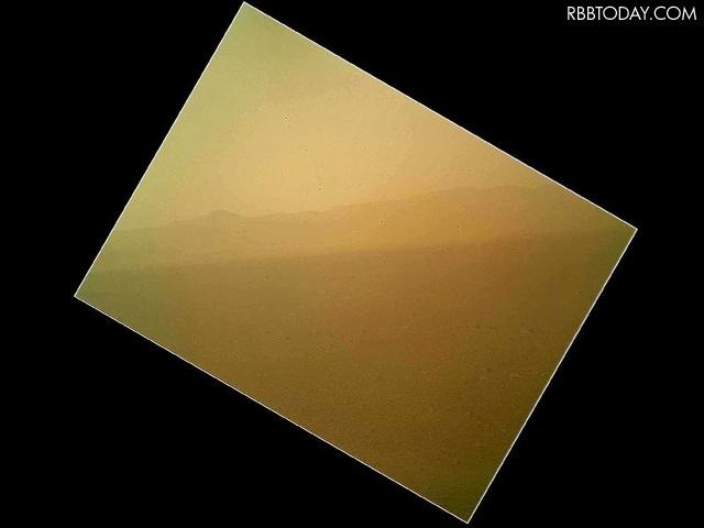 火星表面に着陸したキュリオシティからの、最初のカラー画像