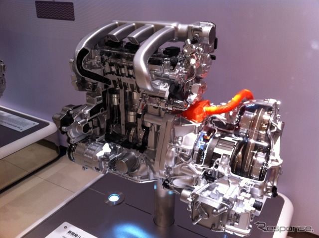 日産、先進技術発表会で用意されたFF用HV2.0リットルエンジン